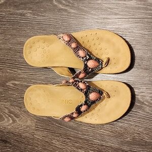 Vionic flip flops